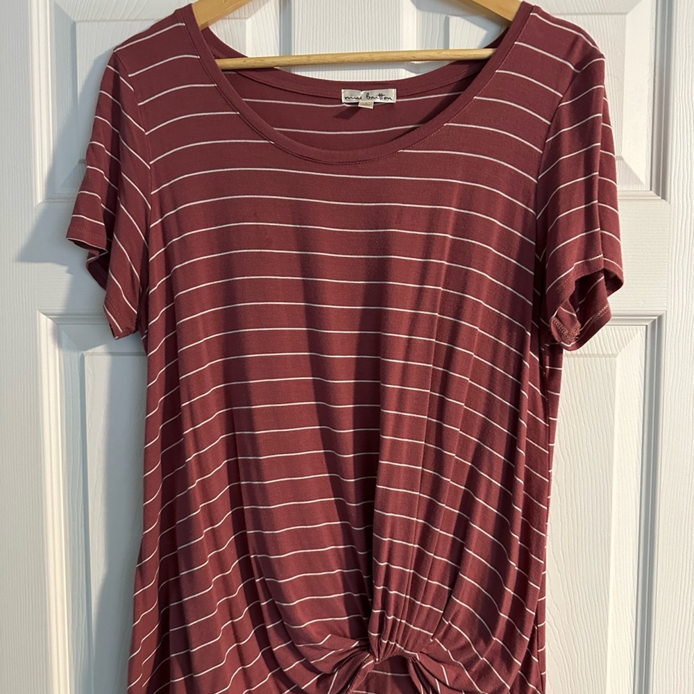 Nine Britton large shirt.  Cute twisted knot detail at the bottom.  Dark mauve